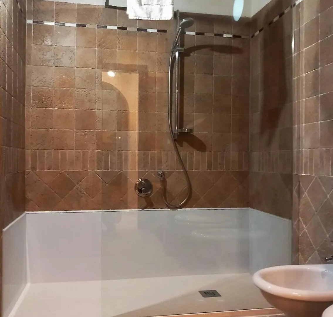 Tranquil & Modern Apartment Outside Ztl Firenze 0*,