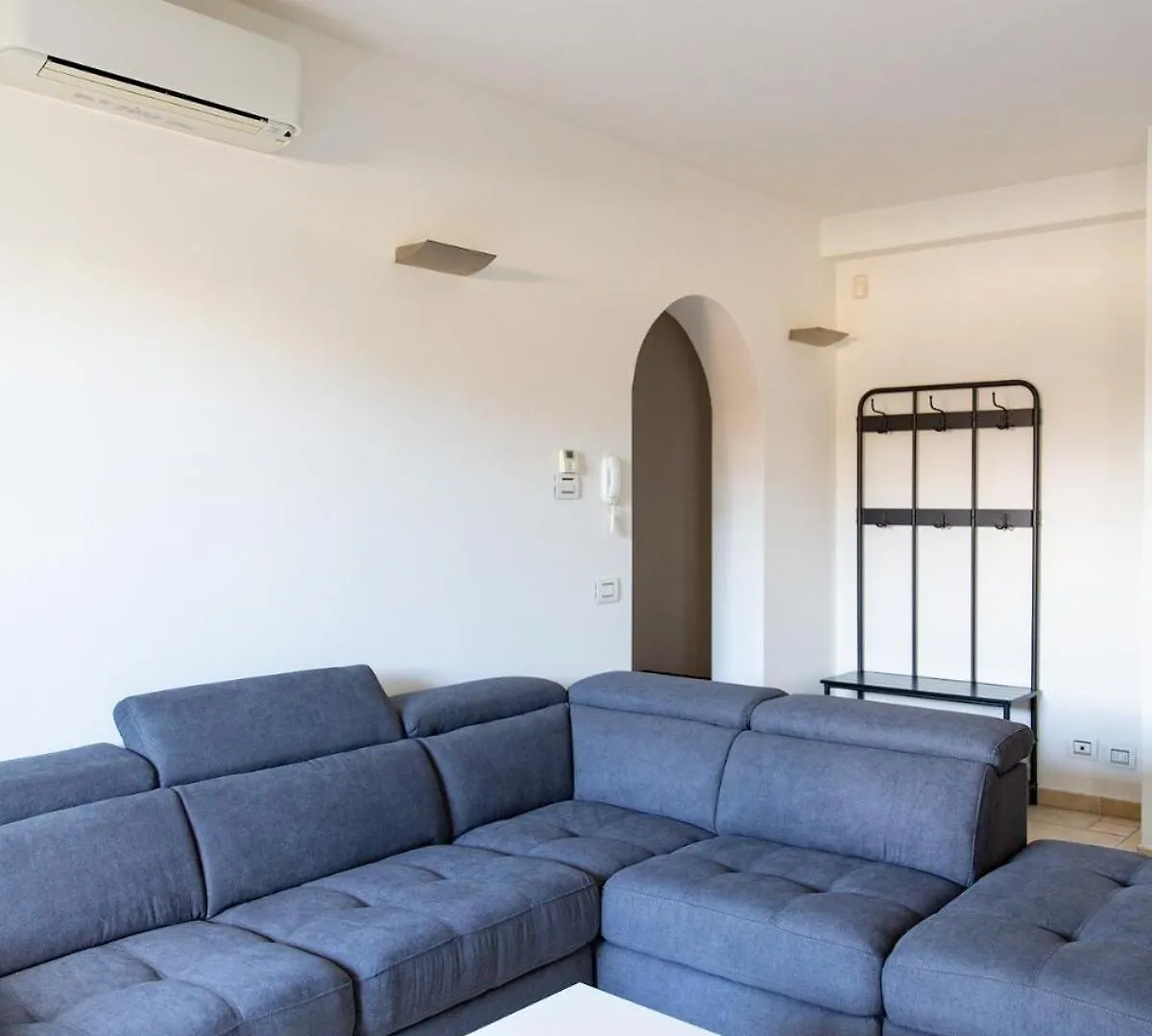 Tranquil & Modern Apartment Outside Ztl Firenze